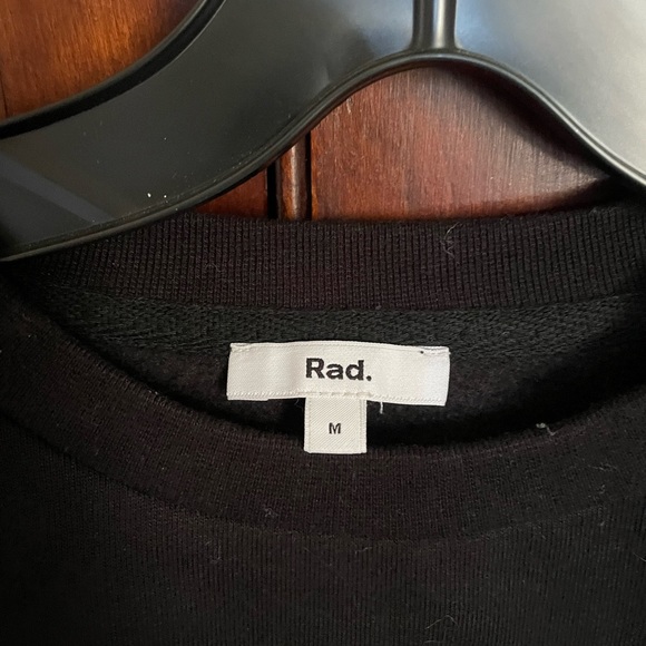 Champagne Holiday Sweatshirt M - Picture 3 of 3